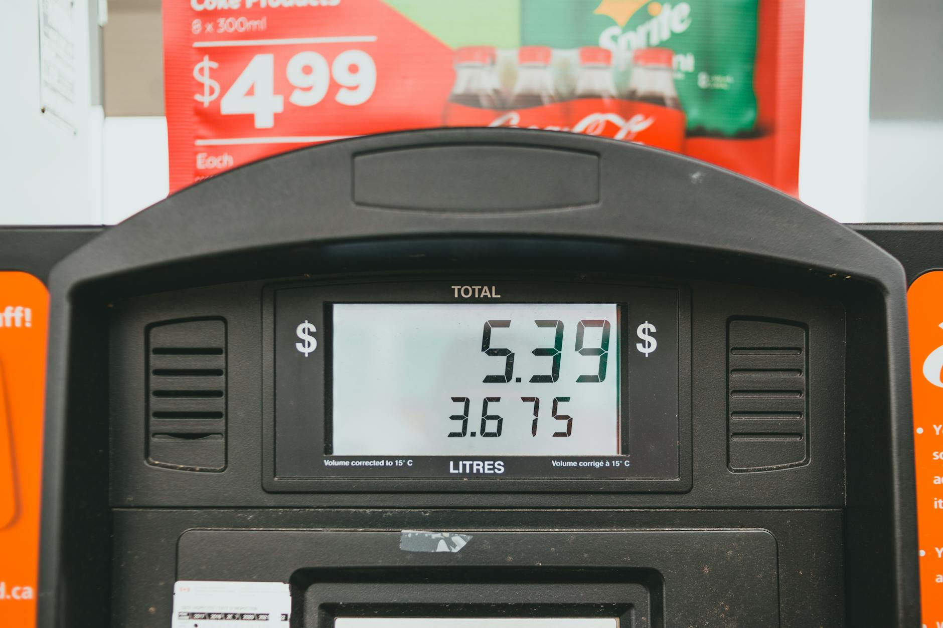 ガソリン価格の上昇が沖縄の観光地を揺さぶっている